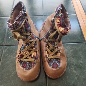 Comfy funky shoes size 8